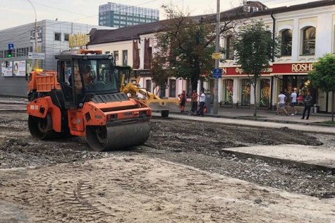 Проезжая часть улицы Антоновича в Киеве восстановлена после потопа