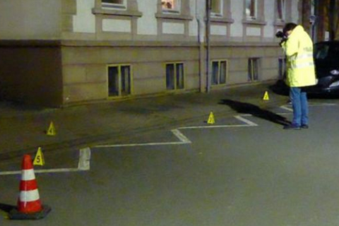 В Германии женщину привязали к автомобилю и тянули по улицам