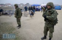 Российские военнослужащие не дали журналистам попасть в украинскую часть в Феодосии 