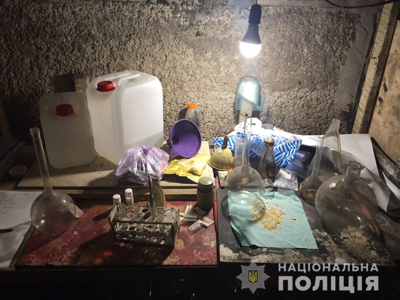 В Херсоне задержали двух вооруженных наркоторговцев с амфетамином на 300 тыс. гривен 5
