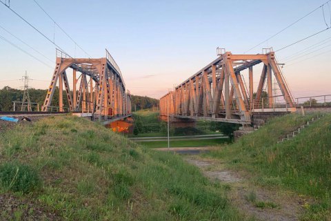 На Киевщине погиб подросток, который хотел сделать селфи на железнодорожном мосту