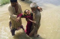 В Пакистане автобус с женщинами и детьми упал в пропасть