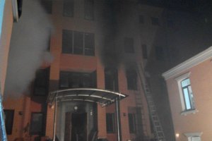 Милиция расследует пожар в офисе КПУ в Киеве как поджог