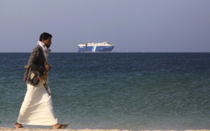 У Червоному морі єменські хусити вразили снарядом німецьке вантажне судно, яке йшло під прапором Ліберії