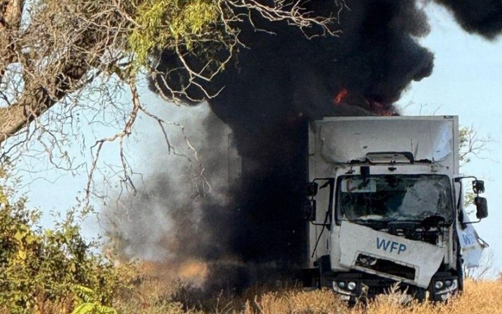 Росіяни атакували з дронів та артилерії вантажівки з гуманітарною допомогою ООН на Херсонщині 