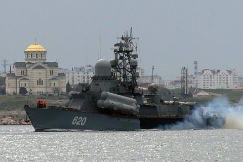 Чорноморський флот Росії проводить військові навчання біля берегів Криму