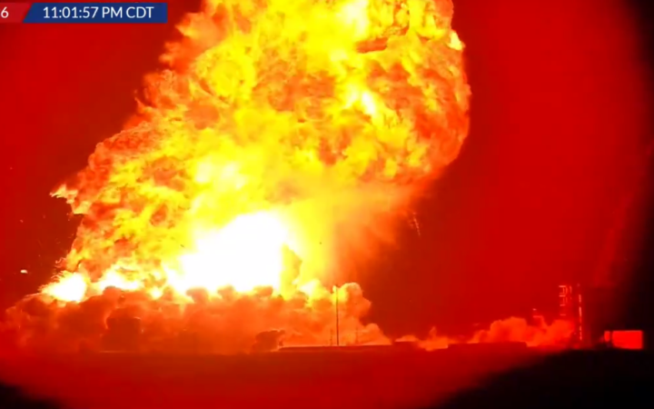 Ракета SpaceX вибухнула під час випробувань, перетворившись на гігантську вогняну кулю