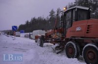 "Укравтодору" выделили деньги на борьбу со снегом еще накануне бури