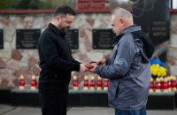 Зеленський відзначив нагородами ліквідаторів аварії на ЧАЕС, рятувальників та працівників станції