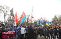 В Одессе одновременно жгли флаг ОУН-УПА и слушали кобзарей