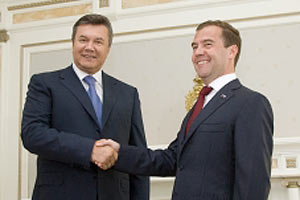 Янукович и Медведев уже 3 часа откровенничают тет-а-тет