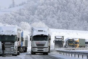 На границе с Румынией замерзают водители фур