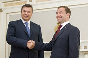 Медведев поздравил Януковича с праздником