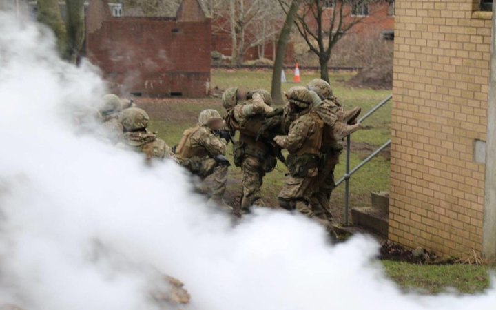 ЗСУ показали фото з навчань піхотинців у Британії