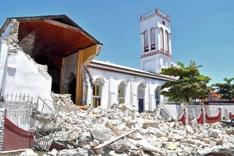 Число жертв землетрясения на Гаити достигло 1300