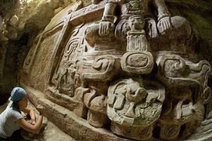 В Гватемале откопали один из крупнейших барельефов майя