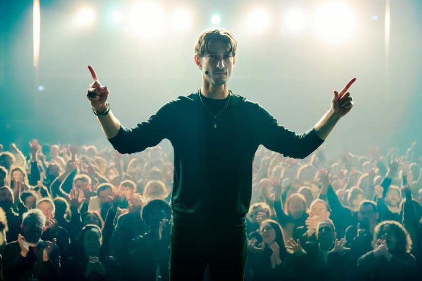 Кадр з фільму 'Гуру'.