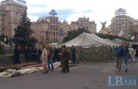На Майдане устанавливают 10 новых палаток