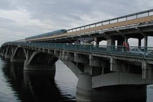 В Киеве на три дня частично перекроют мост Метро