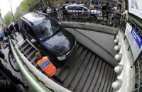 Во Франции водитель перепутал метро с парковкой