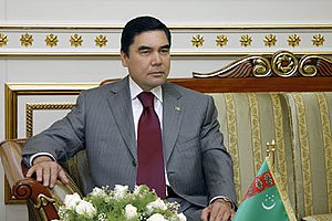 В Туркменистане опубликовали оду на переизбрание президента 