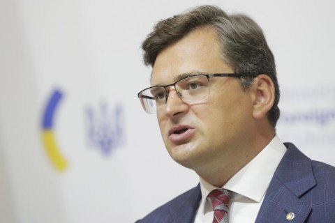 Кулеба назвал болезненным ударом газовый контракт Венгрии с Россией