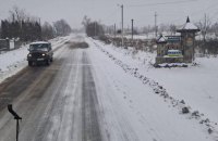 Через снігові перемети на Прикарпатті перекрито ділянку траси