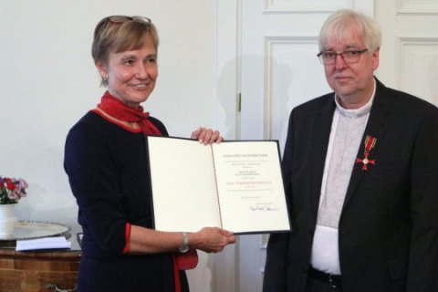 Немецкого пастора, который поддерживал активистов Майдана, наградили высшим гражданским орденом Германии
