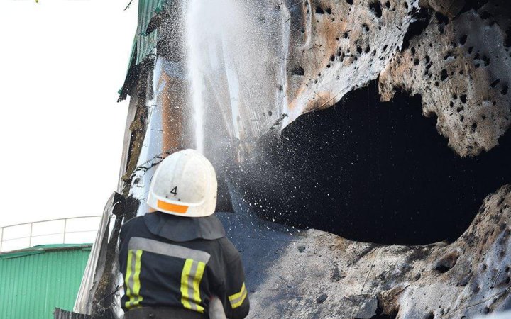 Нічний удар по Миколаєву: загорілося кафе, пошкоджене підприємство (оновлено) 