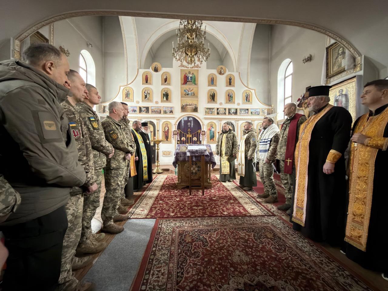 У Національний день молитви, приурочений річниці початку повномасштабного вторгнення, представники Служби військового
капеланства Збройних Сил України разом із військовими капеланами різних конфесій звершили екуменічний молебень.