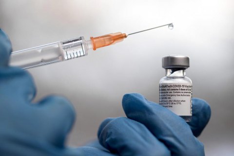 В Україні можуть змінити схему вакцинації проти ковіду препаратом CoviShield 