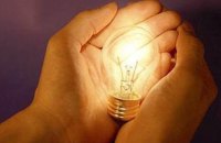 Частина осель у п’яти областях залишаються без світла через обстріли