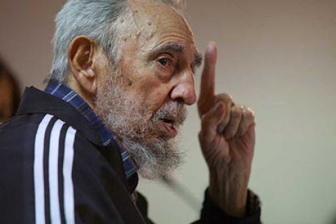 Фіделю Кастро на 90-річчя подарували 90-метрову сигару