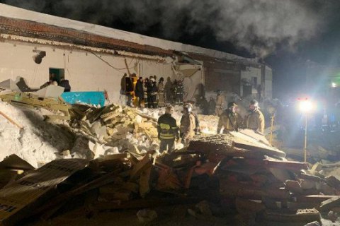 В Новосибирске крыша кафе обвалилась на 200 посетителей