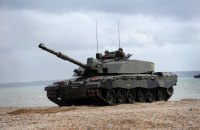 В Україну повернулися танкісти, що навчалися у Великій Британії управляти танками Challenger 2