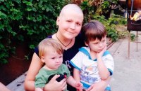 Молода мати двох дітей потребує допомоги для лікування раку (оновлено)