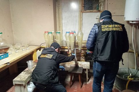 Полиция Киева изъяла у интернет-торговцев наркотиками психотропов на 110 млн гривен (обновлено)