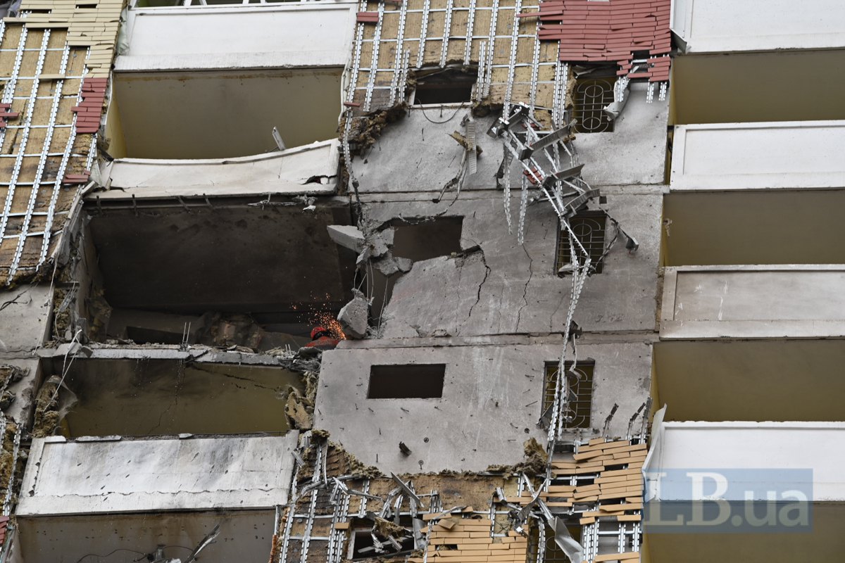Наслідки влучання у багатоповерхвку у Подільському районі Києва, 16 квітня 2026