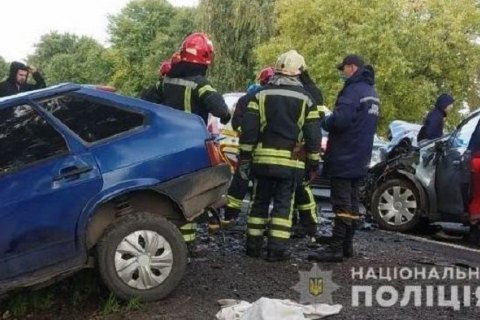 На Львовщине в результате столкновения четырех автомобилей погибли три человека