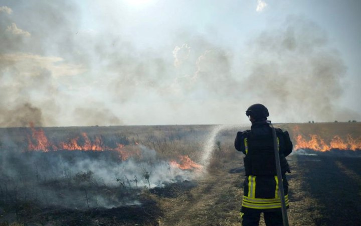 Окупанти обстріляли населені пункти Херсонщини, серед поранених — рятувальник