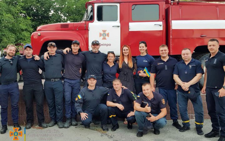 На Дніпропетровщину прибули пожежні-рятувальники та пожежні-парамедики зі США та Австралії