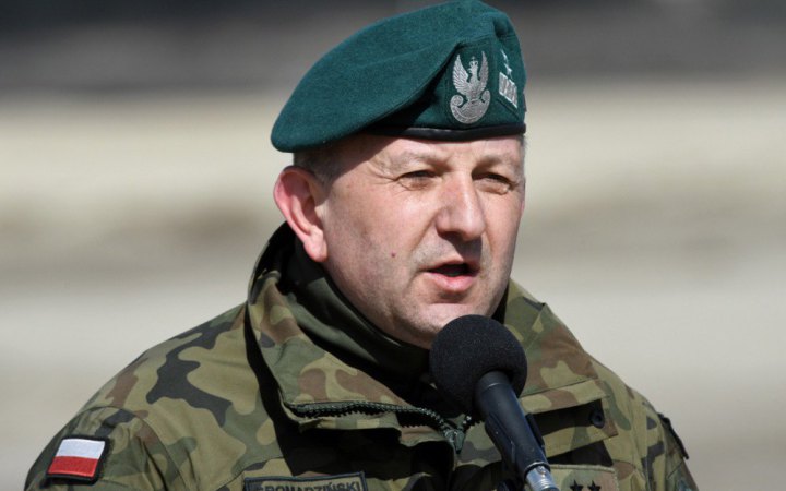 ​У Польщі звільнили генерала, який допомагав навчати українських військових