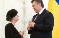 Мать Гонгадзе выпила шампанского с Януковичем
