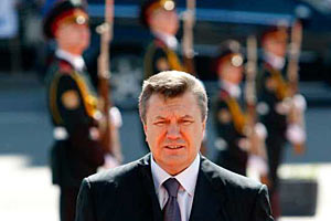 ​Янукович одобрил допуск иностранных военных в Украину 
