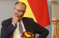 Мерц заявив, що рішення про зняття обмежень для України на удари західною зброєю ухвалили ще кілька місяців тому