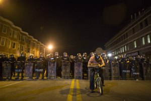 Мэр Балтимора уволила главу городской полиции в связи с массовыми беспорядками