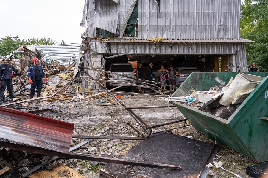 Ліквідація наслідків чергових обстрілів у Запоріжжі