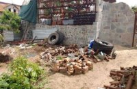Житель Мелитополя оградил дом забором из боеприпасов