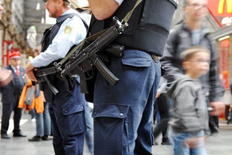 На акции левых радикалов в Берлине пострадали более 120 полицейских