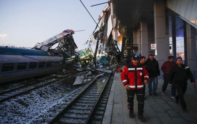 В Анкарі зіткнулися два потяги